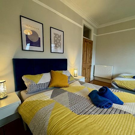 Large Citycentre Townhouse & Hot Tub, Pool Table And Offroad Parking Кардифф Экстерьер фото