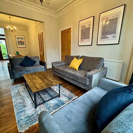 Large Citycentre Townhouse & Hot Tub, Pool Table And Offroad Parking Кардифф Экстерьер фото