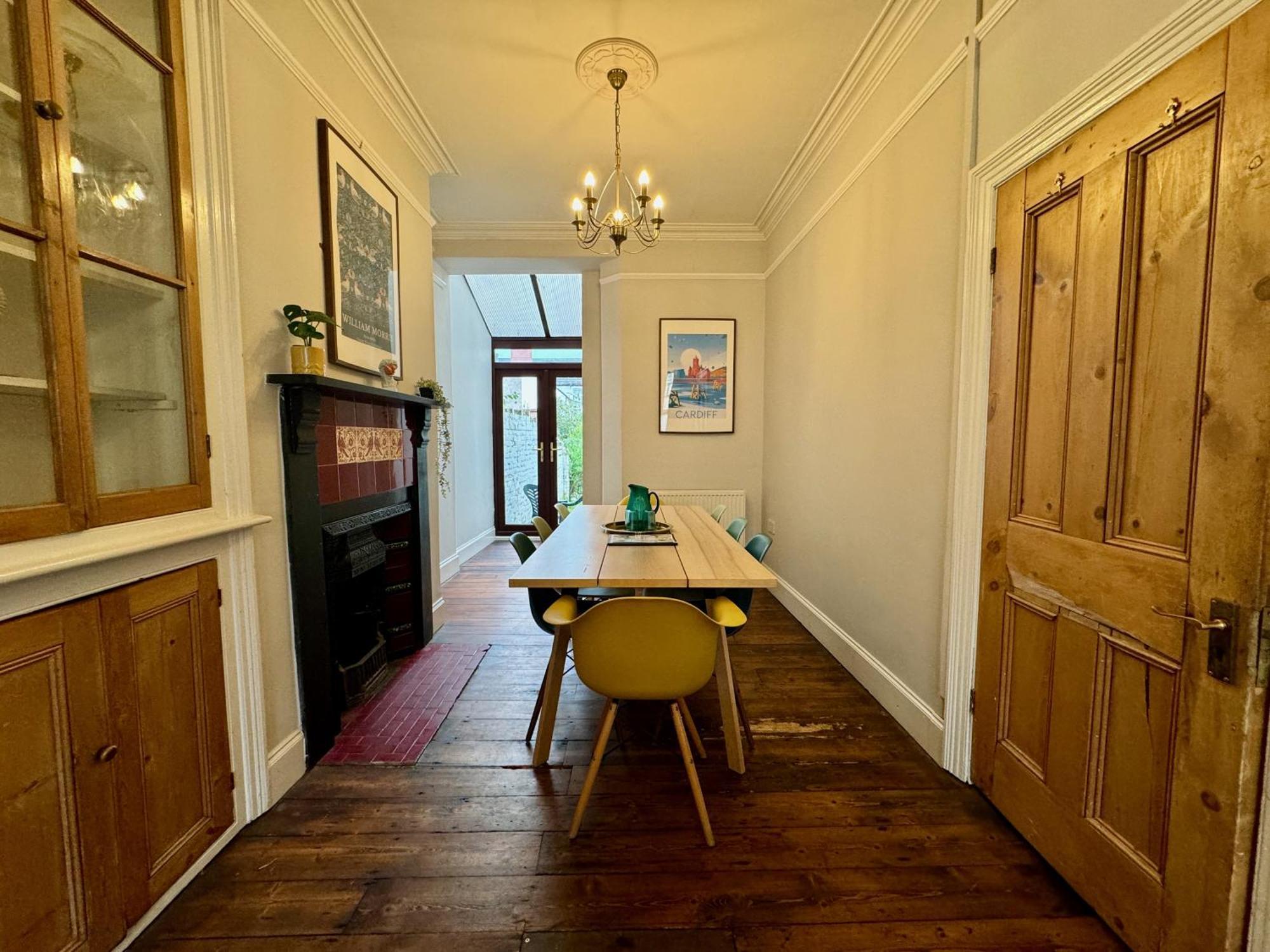 Large Citycentre Townhouse & Hot Tub, Pool Table And Offroad Parking Кардифф Экстерьер фото