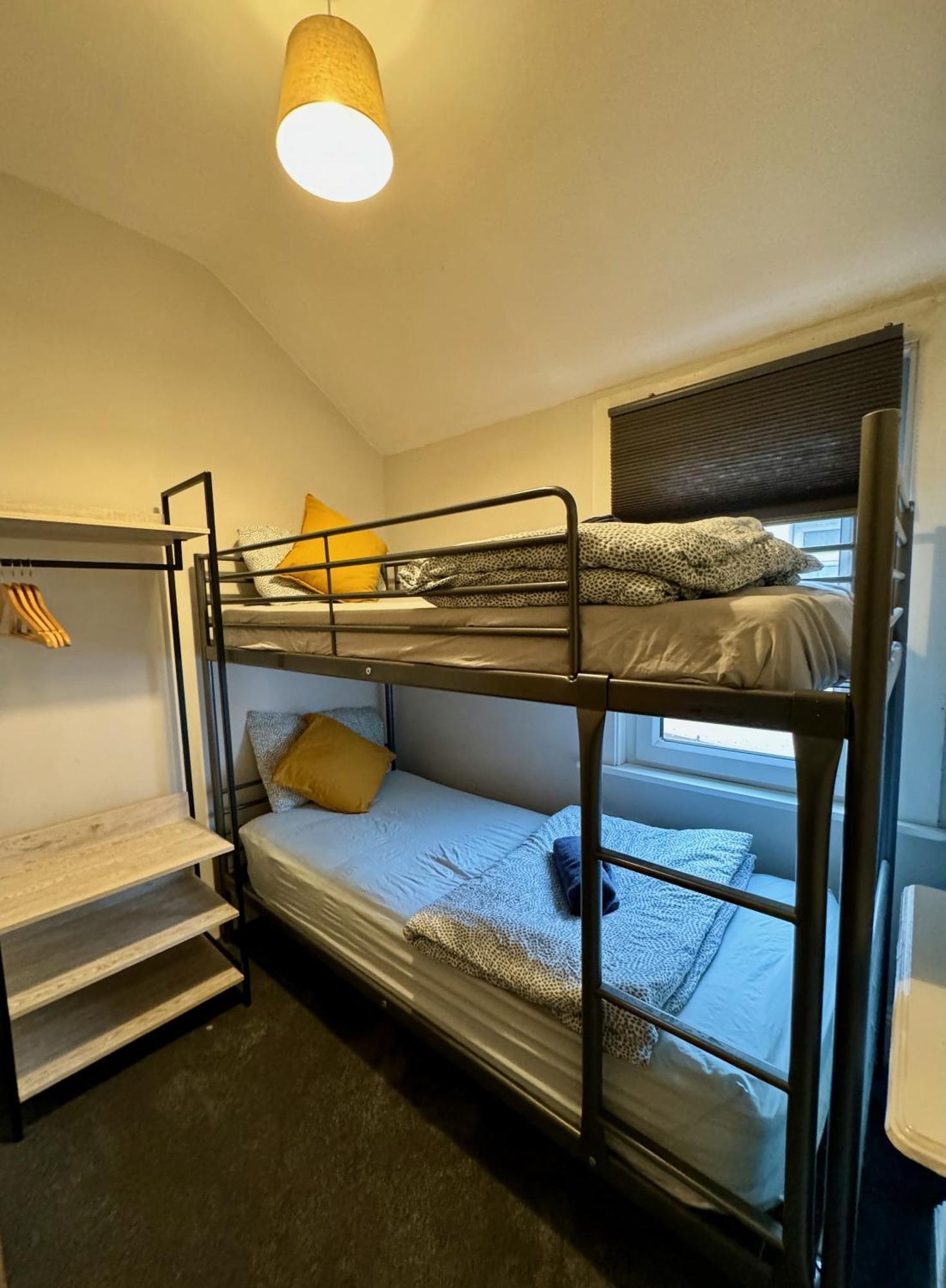 Large Citycentre Townhouse & Hot Tub, Pool Table And Offroad Parking Кардифф Экстерьер фото
